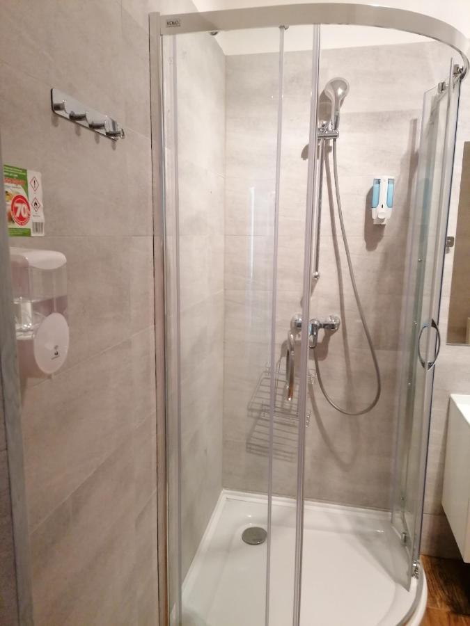 Hostel Tulip - Pokoj Jednoosobowy Nr 3 Ze Wspolna Lazienka I Kuchnia ชเตชชิน ภายนอก รูปภาพ